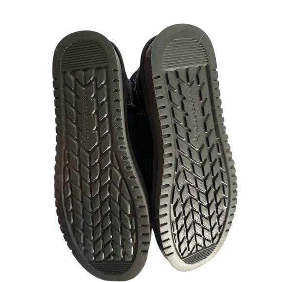 Women’s 9 Koolaburra by UGG Black Suede Short Boots Shearling - Picture 2 of 5